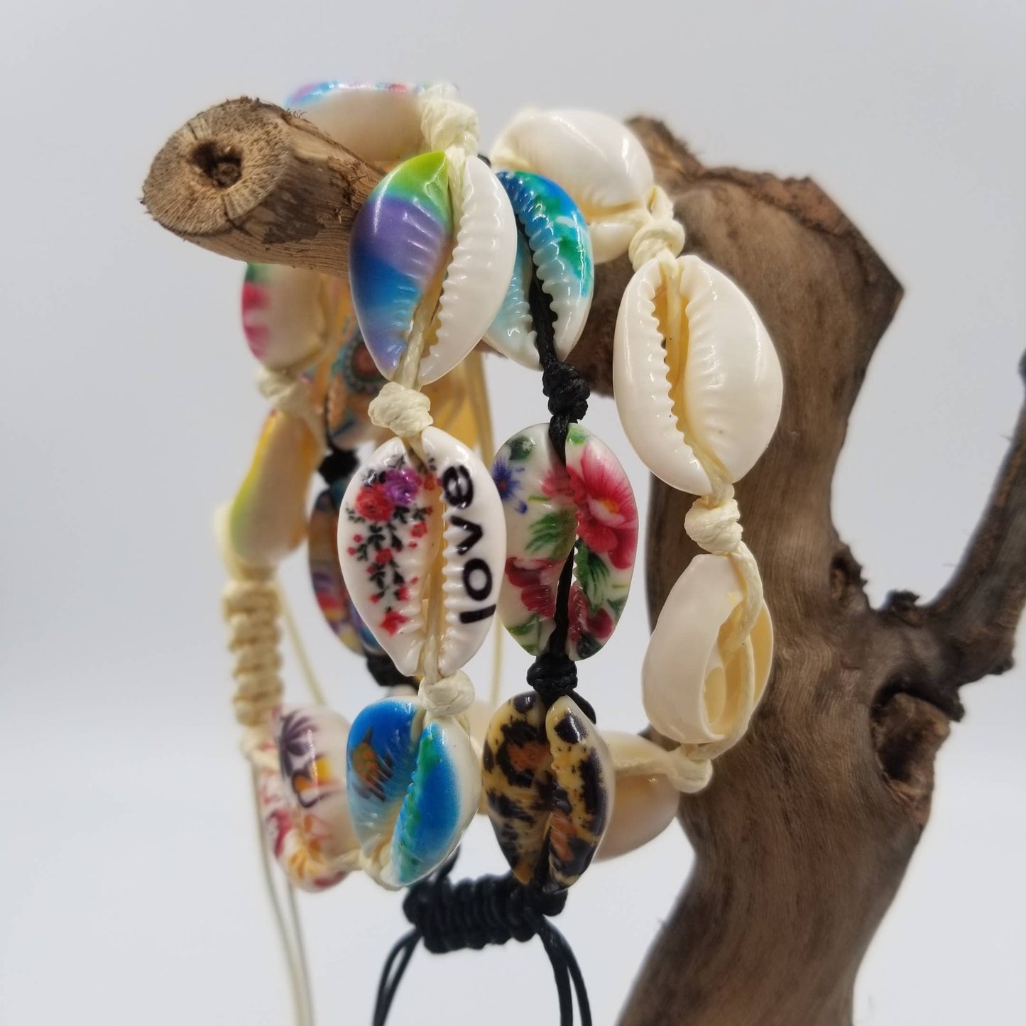 Graffiti Shell Bracelet - 2 Colors