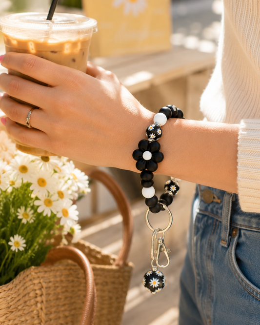 Retro Daisy Silicone Bead Bracelet Keychain with Floral Accent