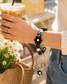 Retro Daisy Silicone Bead Bracelet Keychain with Floral Accent